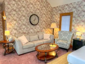 Luxury Suite on Millionaire Lane in Berlin Ohio's Amish Country - Image 3