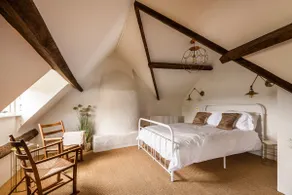 Dreamy Cotswold Hideaway in the Heart of Painswick - Image 5