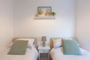 Spacious Two Bed loft Apartment - Image 4