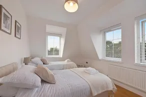 Spacious Two Bed loft Apartment - Image 2