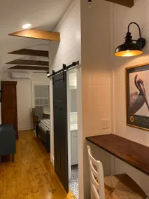 Charming & Quaint - Fully Restored Historic Cottage at Camellia Cottages - Image 3