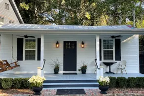 Charming & Quaint - Fully Restored Historic Cottage at Camellia Cottages - Image 2
