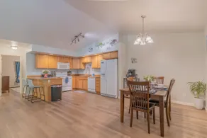 Borealis Abode: Abundant Amenities; Private Hot Tub, Pool Table, and King Bed - Image 4