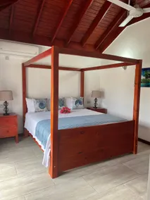 Cozy Oceanview Room at Hidden Treasure Villas - Image 5