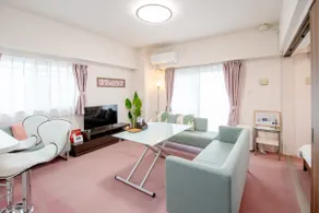 This price is for up to 7 people! Beautiful 3LDK room, so couples will be very satisfied! Parking lot included - Image 2