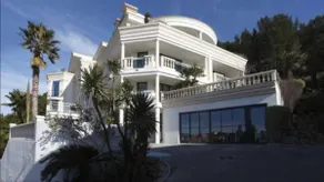 Grand studio terrasse de standing, pleine vue village et proche mer - Image 4