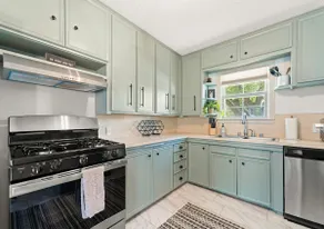 Tech Terrace Bungalow~Pet Friendly Yard~Walk To TTU Campus! - Image 5