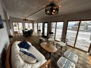 2nd story hot tub w/lake views in ideal location - Image 4