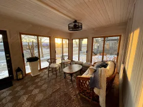 2nd story hot tub w/lake views in ideal location - Image 2