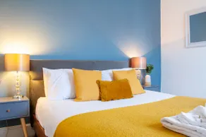 Modern 1-Bed Kempston Apt- Near Hospital - Parking - Image 3