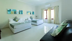 3 bedroom Home - Image 5