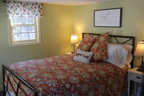 Adorable one bedroom cottage - Image 2