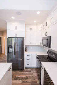 3 BR River-Front Home with Inviting Views - Image 5