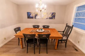 Beautiful Midcentury modern 4 bedroom home - Image 5