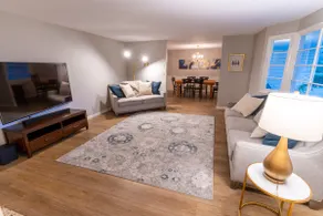 Beautiful Midcentury modern 4 bedroom home - Image 2