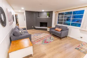 Beautiful Midcentury modern 4 bedroom home - Image 3