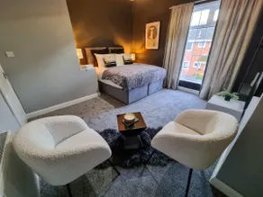 3 BR Home Close to MCR City Centre - Image 5