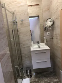Unique apartment located in the center - Image 5