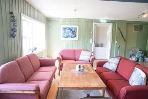 Scenic 5-room apartment with sauna and gym - Image 3