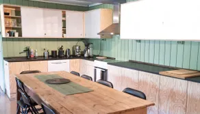 Scenic 5-room apartment with sauna and gym - Image 4