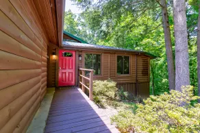Wooded Bungalow Near Pigeon Forge Strip - Image 4