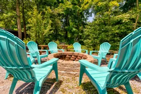 Wooded Bungalow Near Pigeon Forge Strip - Image 2