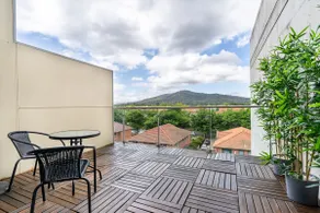 Bright Loft-Style Apt with Gorgeous View - Image 4