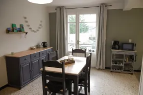 Superbly renovated apartment with swimming pool and garden - Image 3