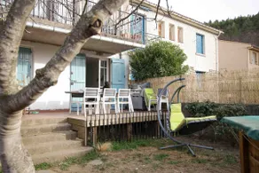 Superbly renovated apartment with swimming pool and garden - Image 5