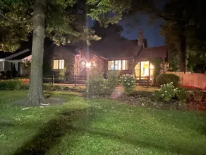 ”The Holiday House” Charming 3 bed 2 bath w/Pool - Image 3