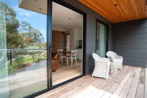 ”The Nest” - luxury guest house with pool access - Image 5