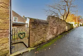 Charming 3 storey end terraced Victorian townhouse - Image 2