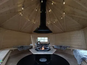 Traditional cottage with hot tub - Image 4