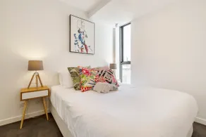 Collingwood Charm - Centrally Located with Balcony - Image 2