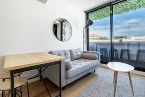 Collingwood Charm - Centrally Located with Balcony - Image 5