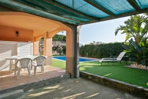 House on the beach with pool, for 9 people. - Image 3