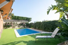 House on the beach with pool, for 9 people. - Image 2