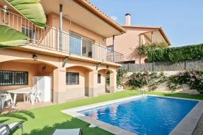 House on the beach with pool, for 9 people. - Image 4