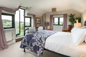 Romantic Cottage 1 bed Hot Tub Rolling Hills Bath - Image 5