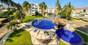 Beautiful condominium with a pool and beach club!! - Image 4