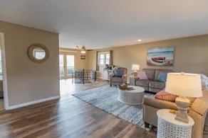 Lake Views & Access + Pool, Indoor/Outdoor Living, Family &  Pet Friendly - Image 5
