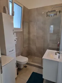 Fully Renovated Apartment - Image 4