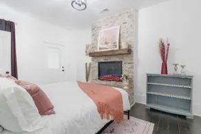Jefferson Off Main: *4 Beds*King Beds*Walk to Main* 3 Full Bath - Image 5