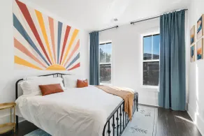 Jefferson Off Main: *4 Beds*King Beds*Walk to Main* 3 Full Bath - Image 4