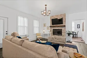 Jefferson Off Main: *4 Beds*King Beds*Walk to Main* 3 Full Bath - Image 3