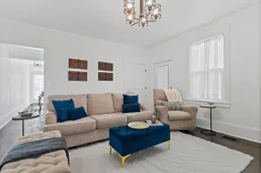 Jefferson Off Main: *4 Beds*King Beds*Walk to Main* 3 Full Bath - Image 2