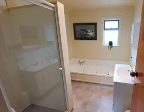 Ahuriri Escape - Home Away Home - Entire Bungalow - Image 4
