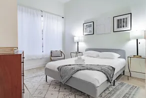 Vibrant 2-BR Luxe Flat Adjacent Eastern Market Wal - Image 3