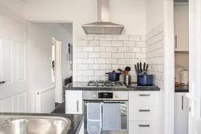 MOYDOM Cosy Apt sleeps 4 with self breakfast & carpark - Image 2
