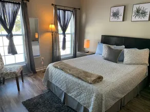 Cheerful 5 bedroom home min. away from DE beaches - Image 3